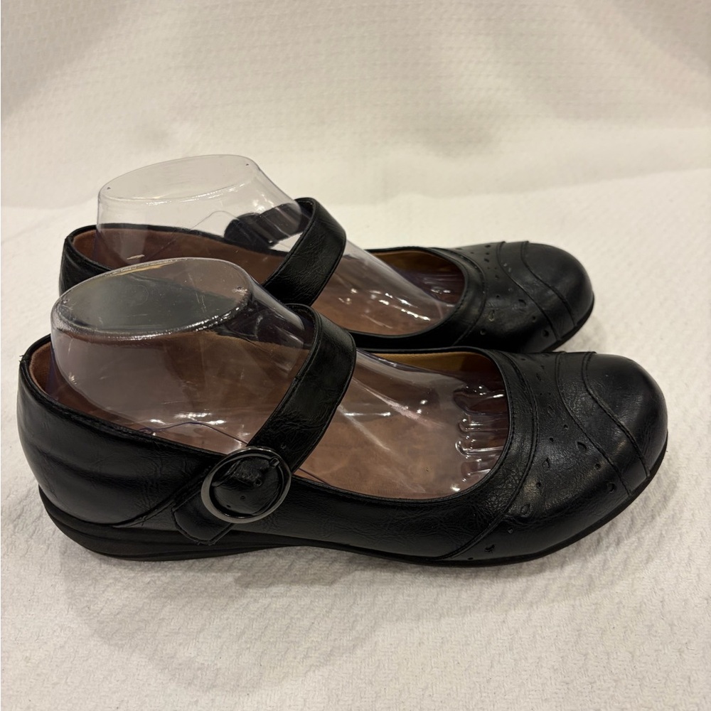 Comfort Plus by Predictions Black Mary Jane Flats 9.5Wide Buckle Strap